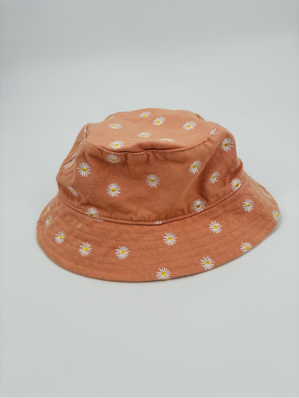 Urban Outfitters daisy embroidered bucket hat - Picture 3 of 8